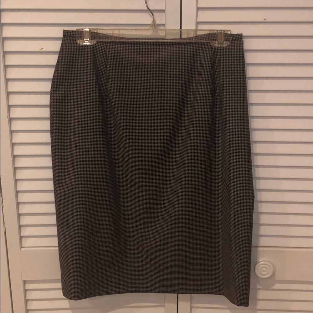 Black & tan houndstooth lined skirt